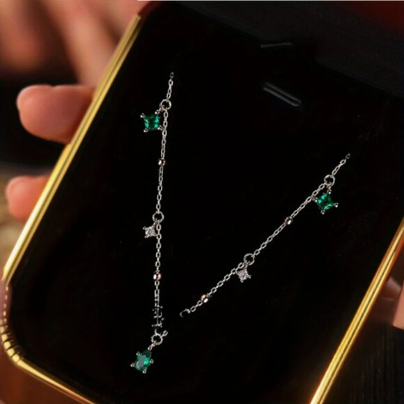 🍏50% OFF/3+...Dainty Necklace With Small Clear and Green Crystals (Silver Tone) - Picture 4 of 10